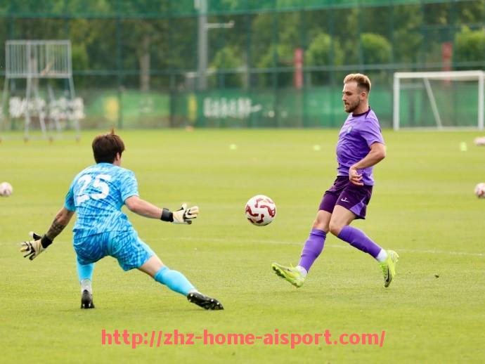 爱体育-火箭队比赛开场精彩视频剪辑及球队士气分析