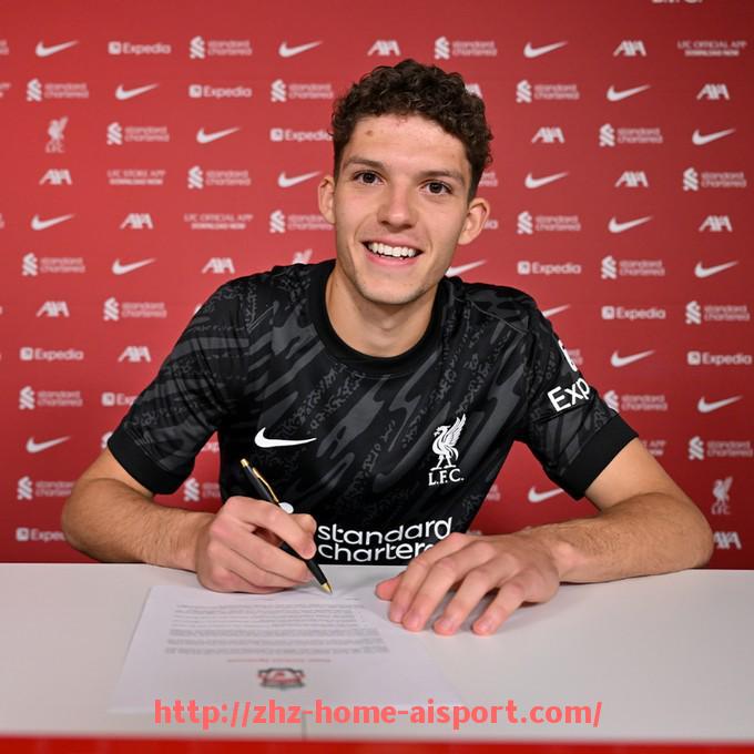 爱体育-法甲里昂球迷组织与年度线下活动总结